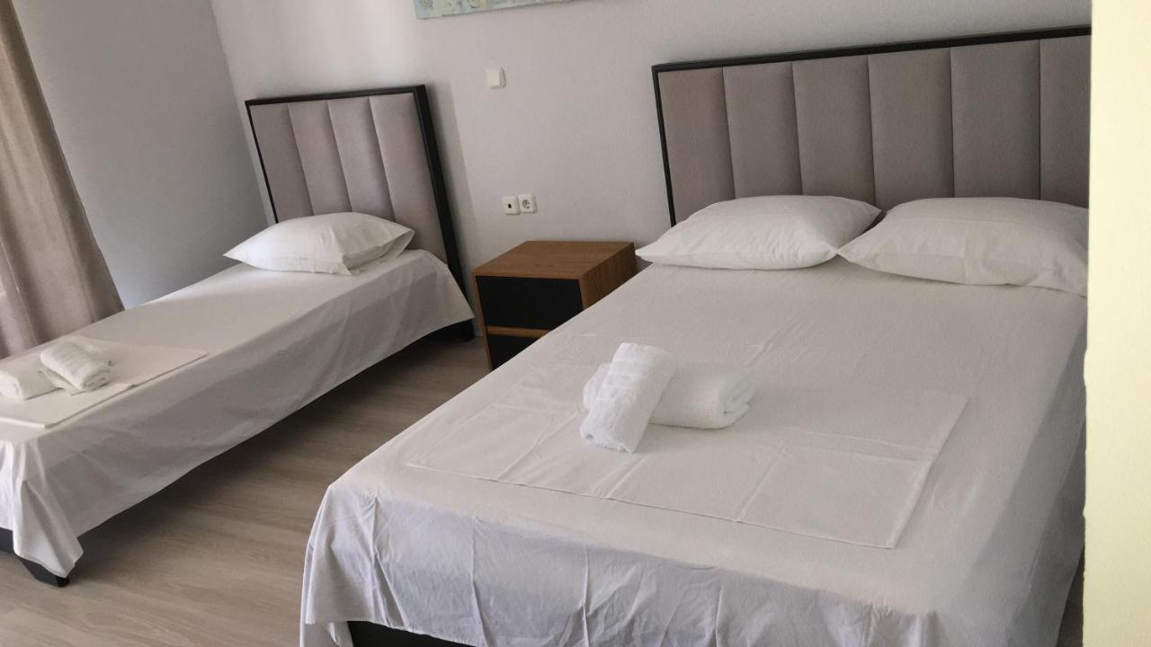 Irini Boutique Rooms!!! Himare Eksteriør bilde