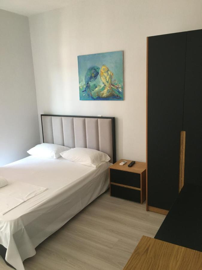 Irini Boutique Rooms!!! Himare Eksteriør bilde